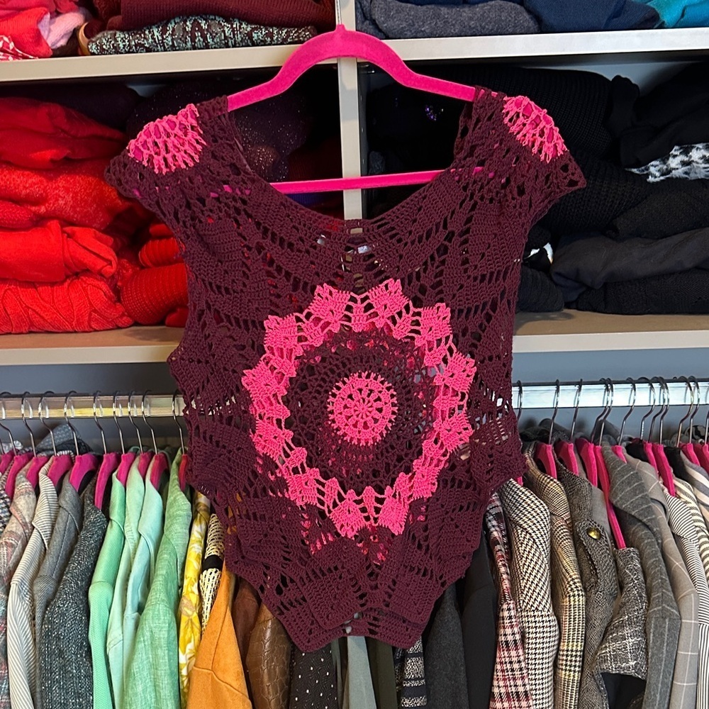 Zara burgundy/pink on crocheted cap sleeve top size M
